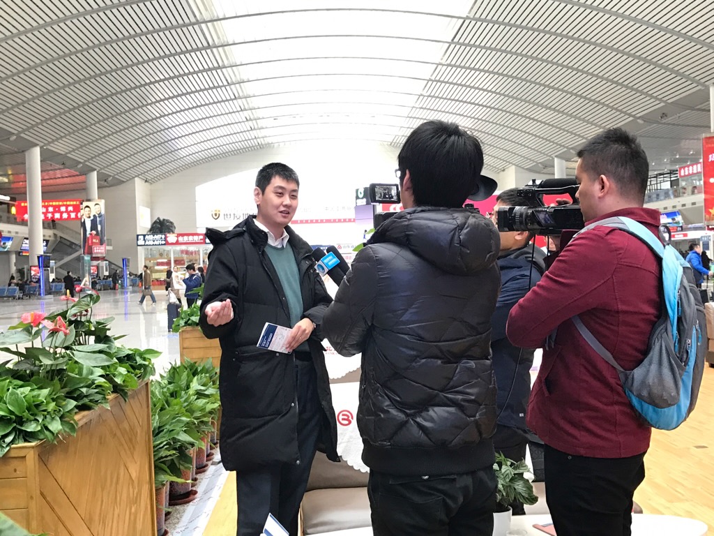 An image of David Feng being interviewed at Ji'nan West Railway Station