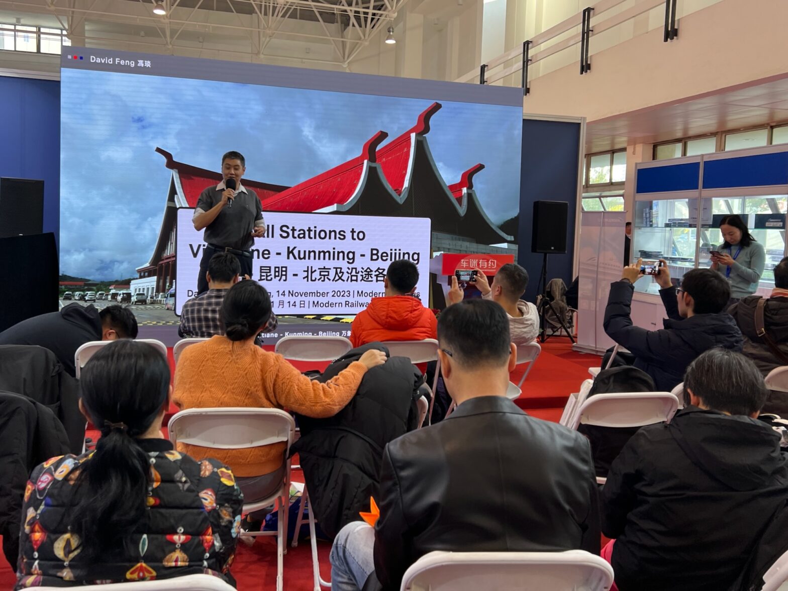 A picture of David Feng giving a talk about the China-Laos Railway in Beijing