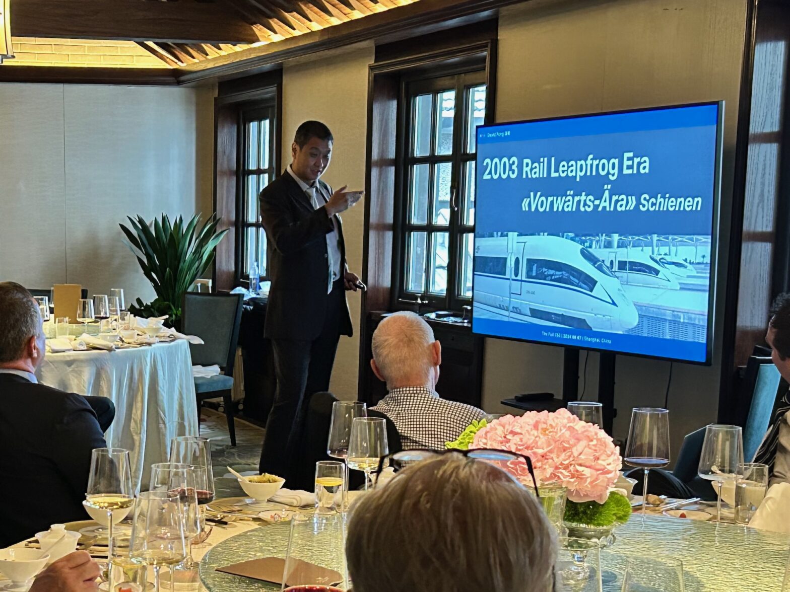 An image of David Feng giving a talk at the Shanghai Savage Club